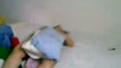 Petite sexpot pravilno vrtati bolj izkušeni učitelj