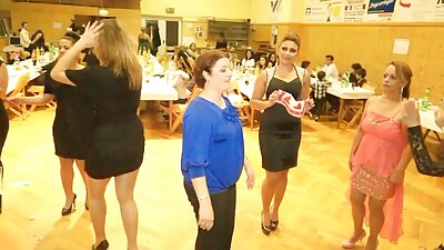 Chick se poti, ko pohoten fant izkošča njene mokre ustnice