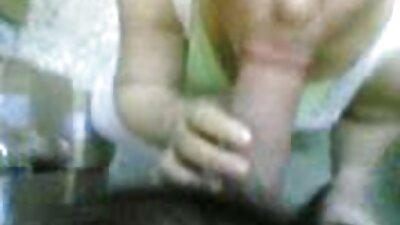 Okusna ebenovina kraljica ugotavlja, kakšen je okus te fantove sperme