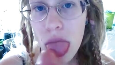 Zaobljena prasica s seksi očali Rio tako veselo jaha velik kurac