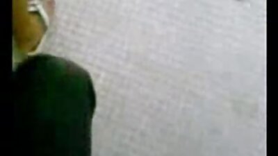 Pornozvezdna lepotica Belle Knox piha amaterskega fanta v kombiju