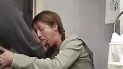 Očarljiva punca se zajebava in snema iz fantovega zornega kota