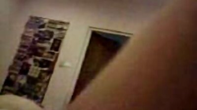 Najbolj vroča tajnica v pisarni je zaljubljena v njegov kurac