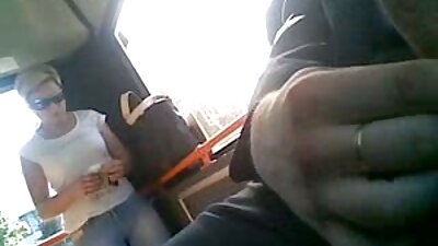 Mladi par je globoko zaljubljen in želi preizkusiti vse možne položaje