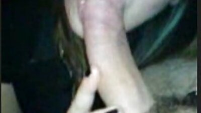 Blondinka z očali dobiva kurac v svojo mokro piko ob strani