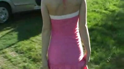 Najstniška rjavolaska, ki rada jede smetano, dobiva nekaj v rit