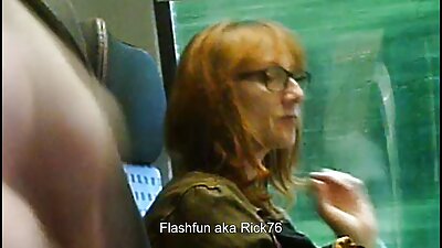 Najstniška kurba z velikimi prsi zdaj raziskuje svojo tesno zadnjico