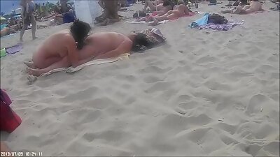 Lepa rjavolaska je v telovadnici cumshot v njen lep obraz